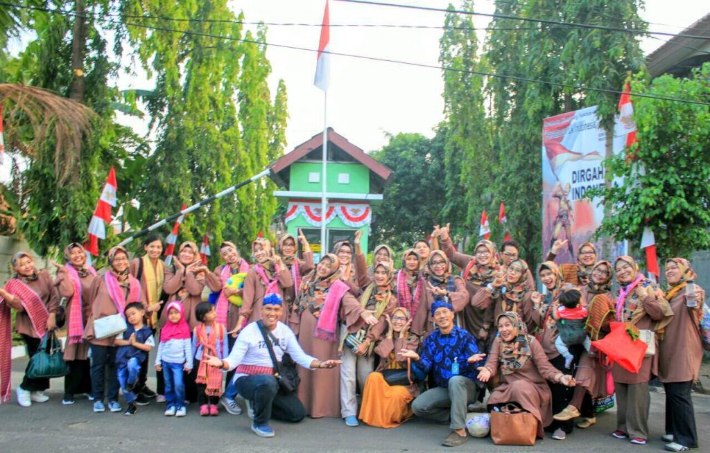 Cintai Wisata Lokal, Komunitas Moms Cluster Mahkota Simprug Goes To Serang