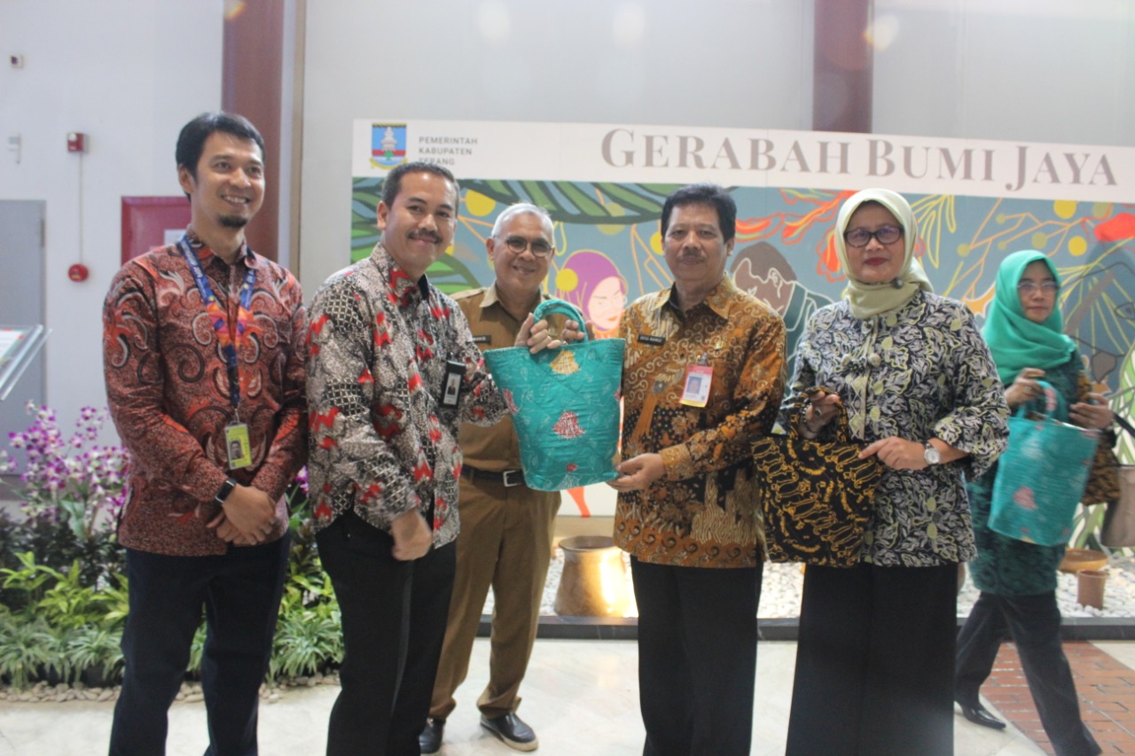 Pemkab Serang Pamerkan Gerabah Bumijaya di Bandara Soetta