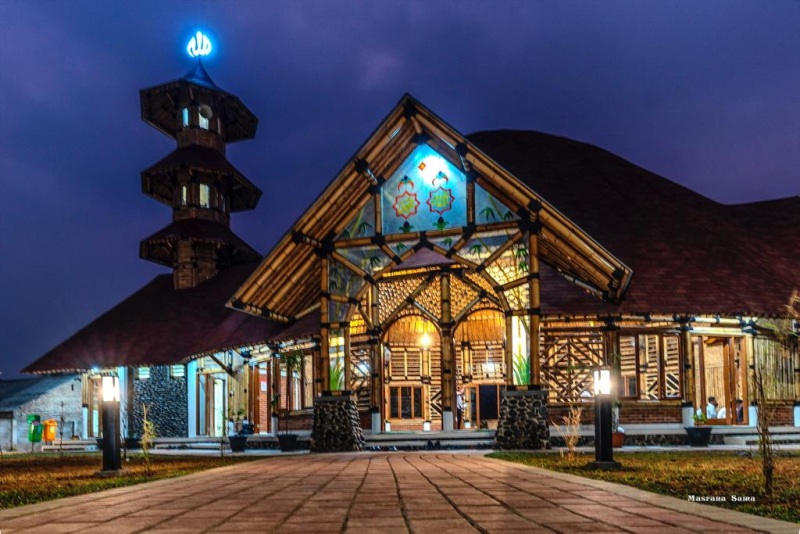 Saka Buana, Masjid Bambu Terbesar Dibangun di Banten