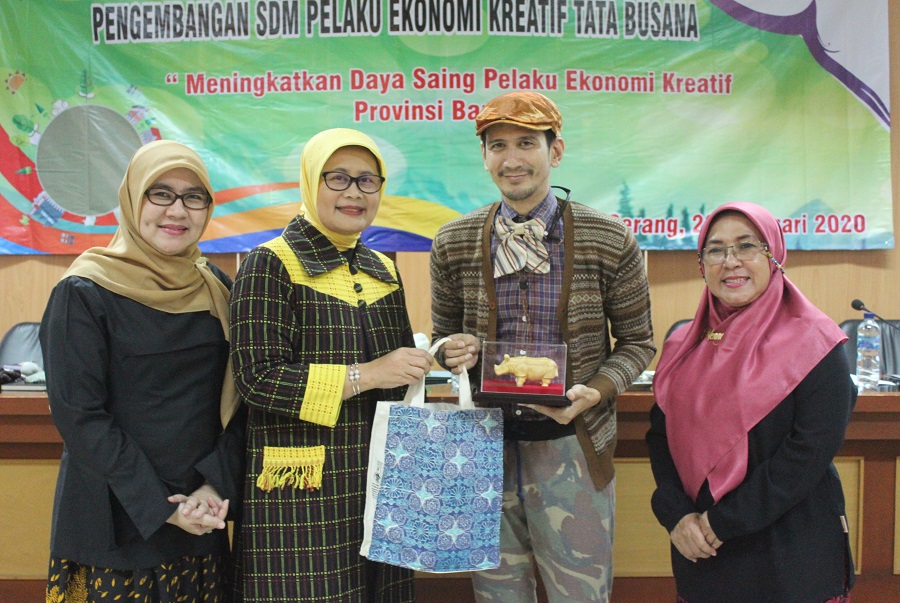 Dispar Banten Ajak Pelaku Tata Busana Angkat Kearifan Lokal