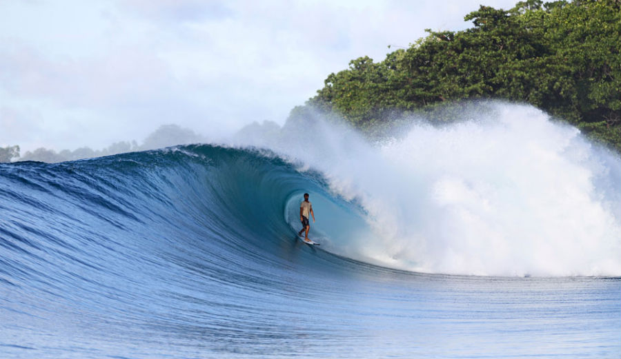 Ini Keseruan Berselancar di Pantai Pulau Panaitan Pandeglang