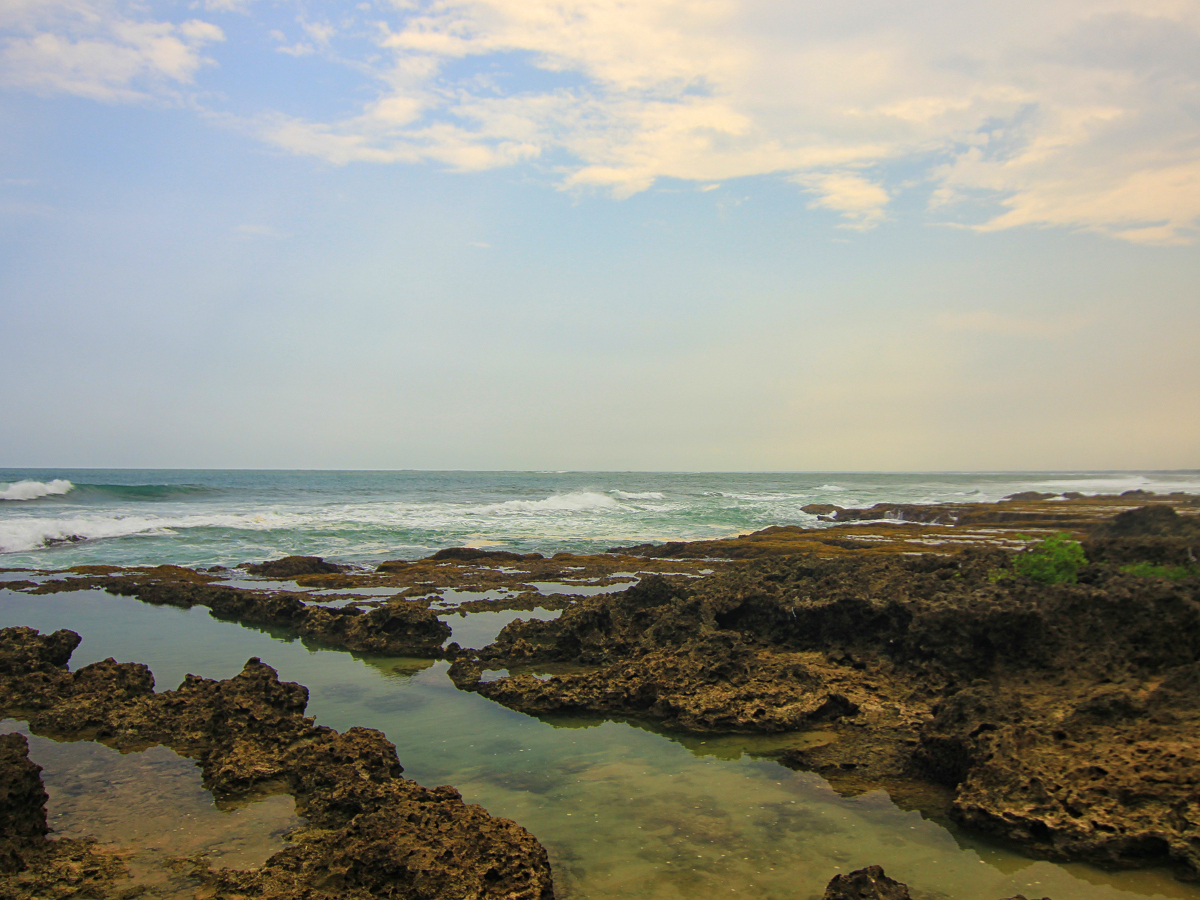 Menikmati Keindahan Pantai Cihara di Banten Selatan
