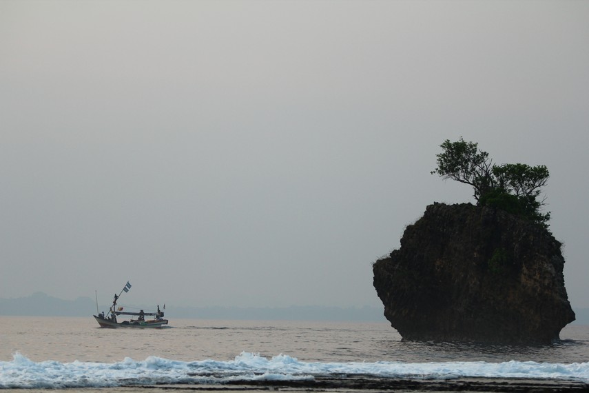 Menikmati Indahnya Karang Copong di Ujung Kulon