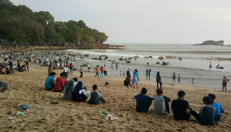 Resmi Dibuka, Ribuan Warga Serbu Tempat Wisata di Lebak Banten