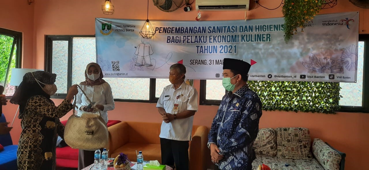 “Pengembangan Sanitasi dan Higienis Bagi Pelaku Ekonomi Kuliner”  Pentingnya Kuliner Sehat Bagi Pariwisata Banten