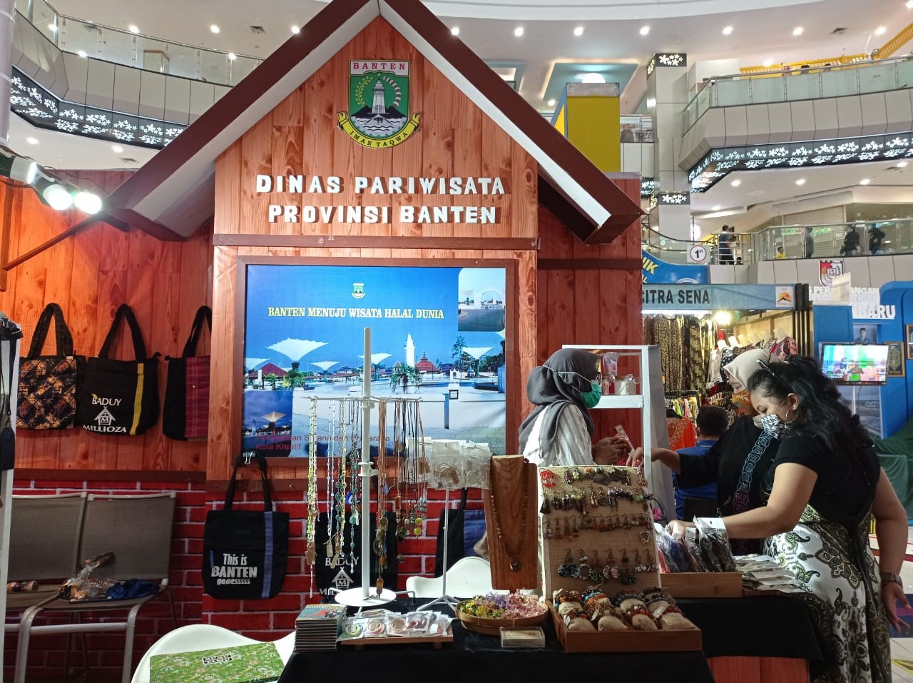 Stand Dinas Pariwisata Provinsi Banten Juara Terbaik ke Dua pada  “Pameran Produk Unggulan Perdagangan, Pariwisata, dan Investasi” Batam PPI 2021