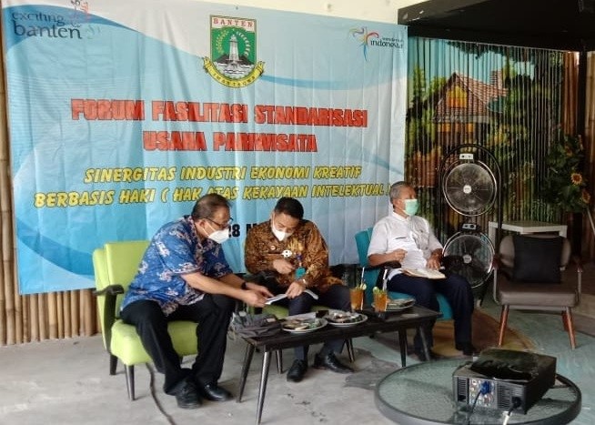 Dinas Pariwisata Provinsi Banten Selenggarakan Forum Fasilitasi Standarisasi Usaha Pariwisata bertema “Sinergitas Industri Ekonomi Kreatif Berbasis HaKI (Hak atas Kekayaan Intelektual)”